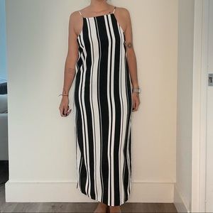 • Black &White Striped Halter Neck MIDI Dress Slit. Size Medium great condition